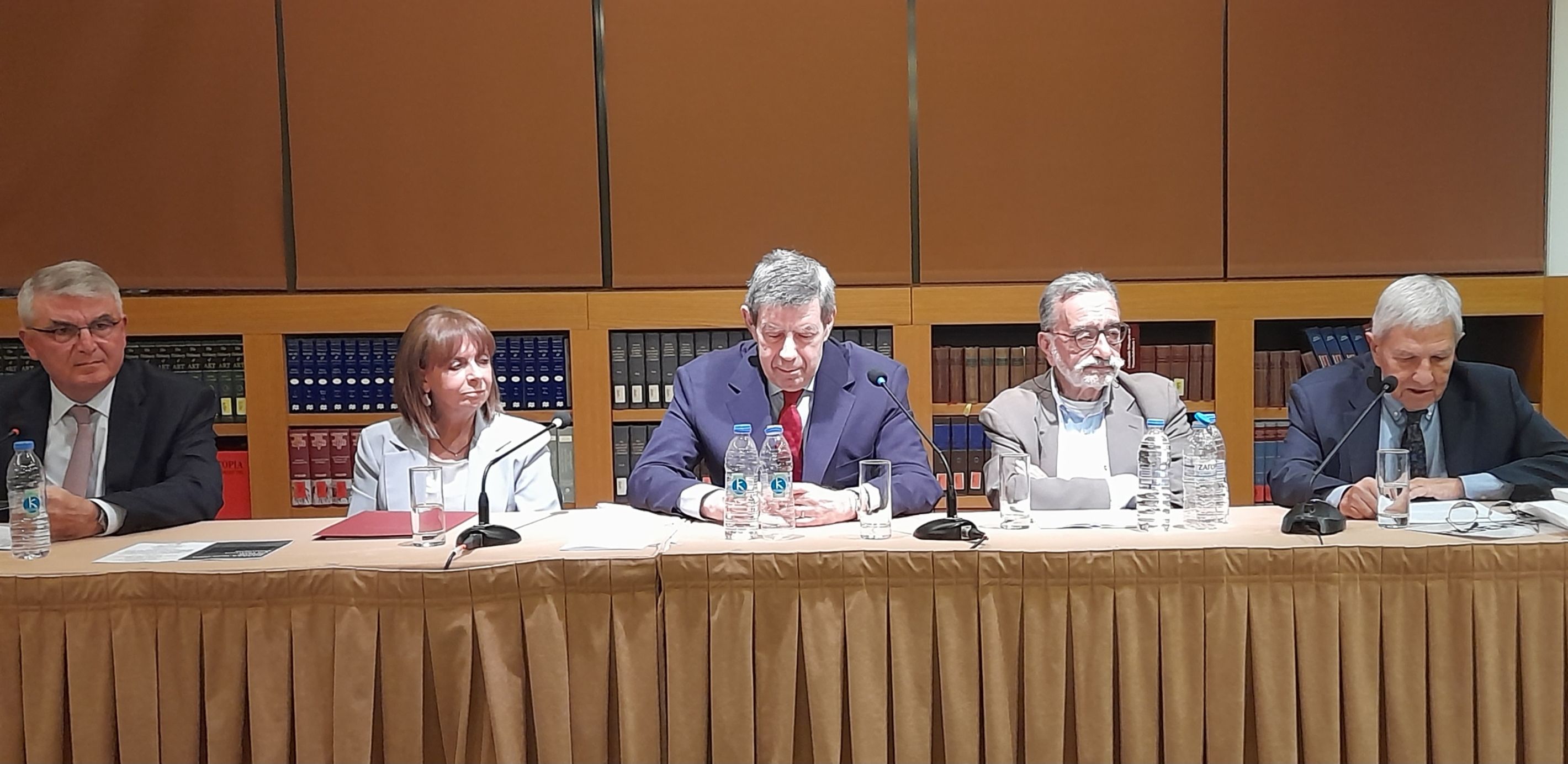 Πολιτικοί και πανεπιστημιακοί στην παρουσίαση του νέου βιβλίου του Τάσου Γιαννίτση στο Μέγαρο Μουσικής Αθηνών Παρουσίαση του βιβλίου Ελλάδα, 1953-2024 του Τάσου Γιαννίτση στο Μέγαρο Μουσικής