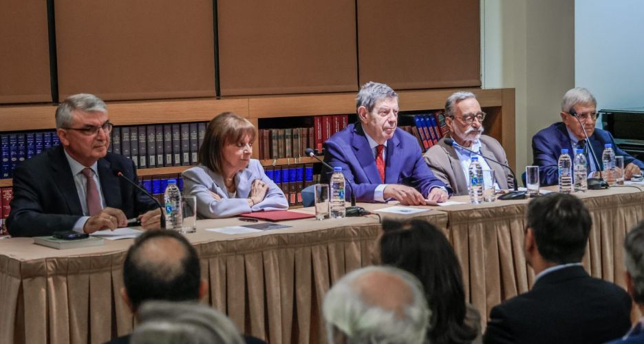 Πολιτικοί και πανεπιστημιακοί στην παρουσίαση του νέου βιβλίου του Τάσου Γιαννίτση στο Μέγαρο Μουσικής Αθηνών