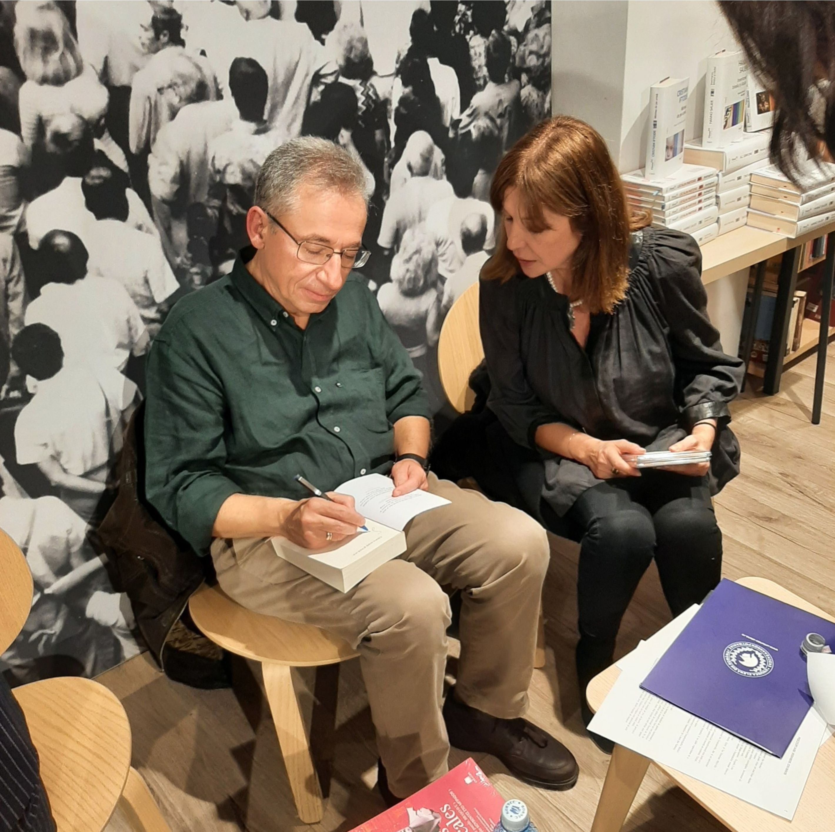 Ο Ισίδωρος Ζουργός και η Άννα-Μαρία Λουτσέσκου στο Ιάσιο: Όταν η λογοτεχνία γεμίζει αίθουσες και καρδιές Ο Ισίδωρος Ζουργός και η Άννα-Μαρία Λουτσέσκου στο Ιάσιο: Όταν η λογοτεχνία γεμίζει αίθουσες και καρδιές
