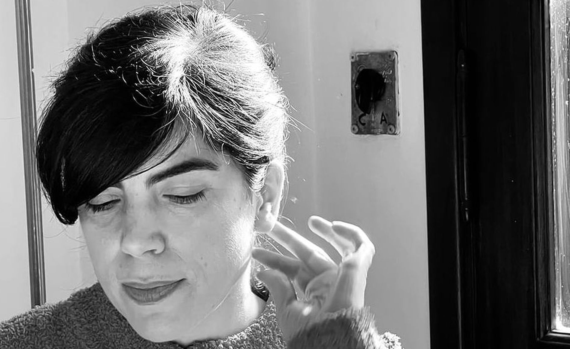 Isol: «Με συναρπάζει η λεπτή γραμμή όπου το καλό και το κακό γίνονται ένα, χωρίς να χάνεται η δύναμη»